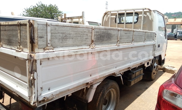 Nunua Ilio tumika Mitsubishi L400 Nyeupe Lori ndani ya Kampala nchini Uganda Nunua Ilio tumika Mitsubishi L400 Nyeupe Lori ndani ya Kampala nchini Uganda