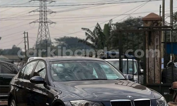 Gura Yakoze BMW 321 Black Imodoka i Kampala mu Uganda