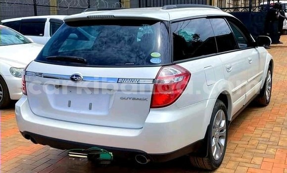 Nunua Ilio tumika Subaru Outback Nyeupe Gari ndani ya Kampala nchini Uganda Nunua Ilio tumika Subaru Outback Nyeupe Gari ndani ya Kampala nchini Uganda