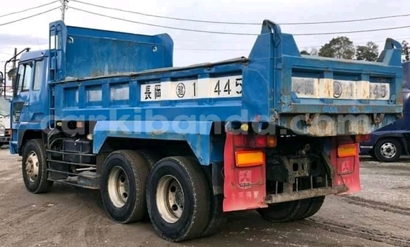 Acheter Occasion Utilitaire Isuzu FTR 850 Bleu à Kampala, Ouganda Acheter Occasion Utilitaire Isuzu FTR 850 Bleu à Kampala, Ouganda
