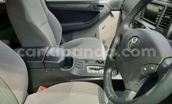 Nunua Ilio tumika Toyota Surf Nyeusi Gari ndani ya Kampala nchini Uganda Nunua Ilio tumika Toyota Surf Nyeusi Gari ndani ya Kampala nchini Uganda