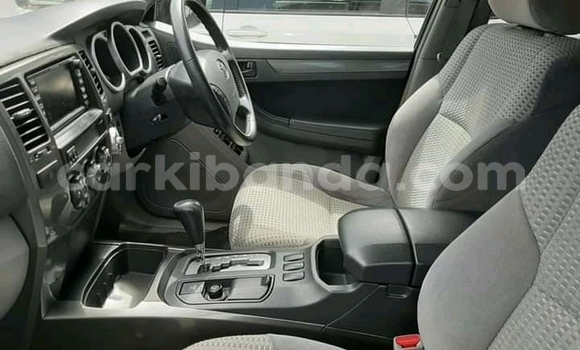 Nunua Ilio tumika Toyota Surf Nyeusi Gari ndani ya Kampala nchini Uganda Nunua Ilio tumika Toyota Surf Nyeusi Gari ndani ya Kampala nchini Uganda