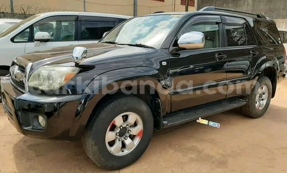 Nunua Ilio tumika Toyota Surf Nyeusi Gari ndani ya Kampala nchini Uganda Nunua Ilio tumika Toyota Surf Nyeusi Gari ndani ya Kampala nchini Uganda