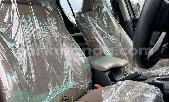 Gura Yakoze Toyota Hiluxe Revo White Imodoka i Kampala mu Uganda Gura Yakoze Toyota Hiluxe Revo White Imodoka i Kampala mu Uganda