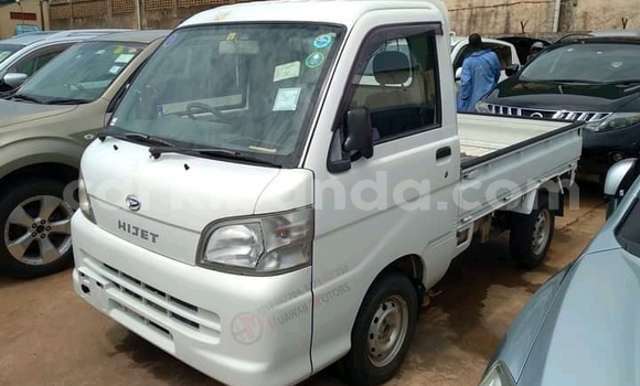 Acheter Occasion Utilitaire Suzuki Every Blanc à Kampala, Ouganda Acheter Occasion Utilitaire Suzuki Every Blanc à Kampala, Ouganda