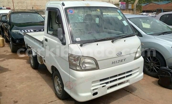 Acheter Occasion Utilitaire Suzuki Every Blanc à Kampala, Ouganda Acheter Occasion Utilitaire Suzuki Every Blanc à Kampala, Ouganda