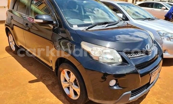 Nunua Ilio tumika Toyota IST Nyeupe Gari ndani ya Kampala nchini Uganda