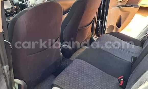 Nunua Ilio tumika Toyota IST Nyeupe Gari ndani ya Kampala nchini Uganda Nunua Ilio tumika Toyota IST Nyeupe Gari ndani ya Kampala nchini Uganda