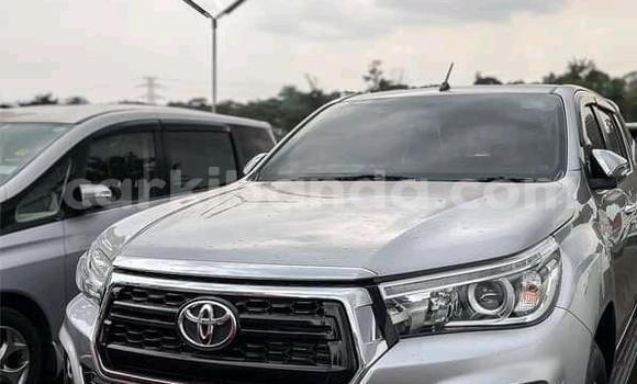 Acheter Occasion Voiture Toyota Hiluxe Revo Gris à Kampala, Ouganda Acheter Occasion Voiture Toyota Hiluxe Revo Gris à Kampala, Ouganda