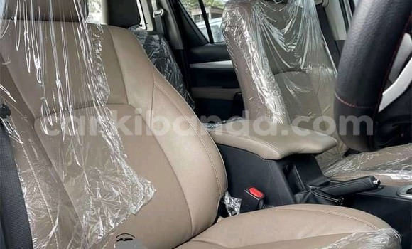 Acheter Occasion Voiture Toyota Hiluxe Revo Gris à Kampala, Ouganda Acheter Occasion Voiture Toyota Hiluxe Revo Gris à Kampala, Ouganda