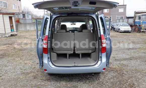 Gura Nshya Toyota Noah Blue Imodoka i Kampala mu Uganda Gura Nshya Toyota Noah Blue Imodoka i Kampala mu Uganda