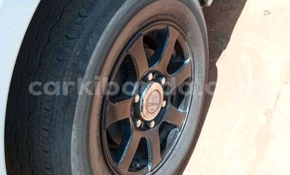 Acheter Occasion Voiture Toyota Hiace Blanc à Kampala, Ouganda Acheter Occasion Voiture Toyota Hiace Blanc à Kampala, Ouganda