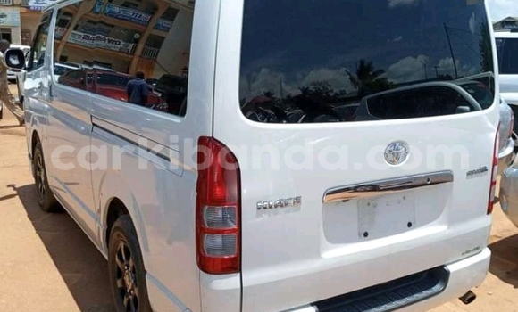 Acheter Occasion Voiture Toyota Hiace Blanc à Kampala, Ouganda Acheter Occasion Voiture Toyota Hiace Blanc à Kampala, Ouganda