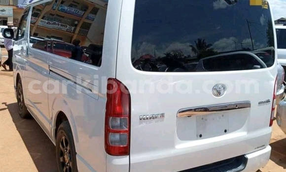 Acheter Occasion Voiture Toyota Hiace Blanc à Kampala, Ouganda Acheter Occasion Voiture Toyota Hiace Blanc à Kampala, Ouganda