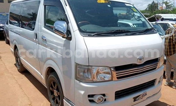 Acheter Occasion Voiture Toyota Hiace Blanc à Kampala, Ouganda Acheter Occasion Voiture Toyota Hiace Blanc à Kampala, Ouganda