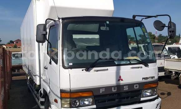 Acheter Occasion Utilitaire Fuso Fighter Blanc à Kampala, Ouganda Acheter Occasion Utilitaire Fuso Fighter Blanc à Kampala, Ouganda