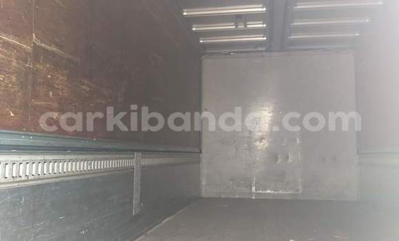 Nunua Ilio tumika Fuso Fighter Nyeupe Lori ndani ya Kampala nchini Uganda Nunua Ilio tumika Fuso Fighter Nyeupe Lori ndani ya Kampala nchini Uganda