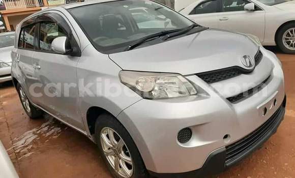 Gura Yakoze Toyota IST Silver Imodoka i Kampala mu Uganda Gura Yakoze Toyota IST Silver Imodoka i Kampala mu Uganda