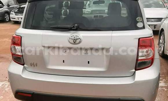 Gura Yakoze Toyota IST Silver Imodoka i Kampala mu Uganda Gura Yakoze Toyota IST Silver Imodoka i Kampala mu Uganda