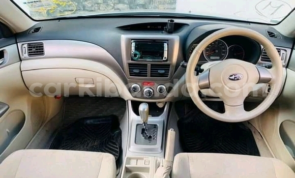 Nunua Ilio tumika Subaru Impreza Fedha Gari ndani ya Kampala nchini Uganda Nunua Ilio tumika Subaru Impreza Fedha Gari ndani ya Kampala nchini Uganda