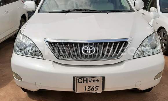 Acheter Occasion Voiture Toyota Harrier Blanc à Kampala, Ouganda