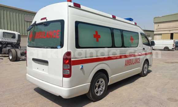 Nunua Ilio tumika Toyota Hiace Nyeupe Gari ndani ya Kampala nchini Uganda Nunua Ilio tumika Toyota Hiace Nyeupe Gari ndani ya Kampala nchini Uganda