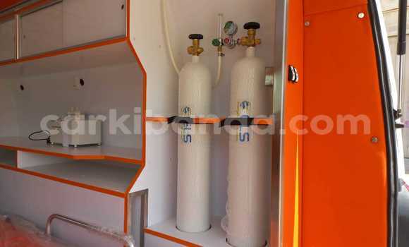 Nunua Ilio tumika Toyota Hiace Nyeupe Gari ndani ya Kampala nchini Uganda Nunua Ilio tumika Toyota Hiace Nyeupe Gari ndani ya Kampala nchini Uganda