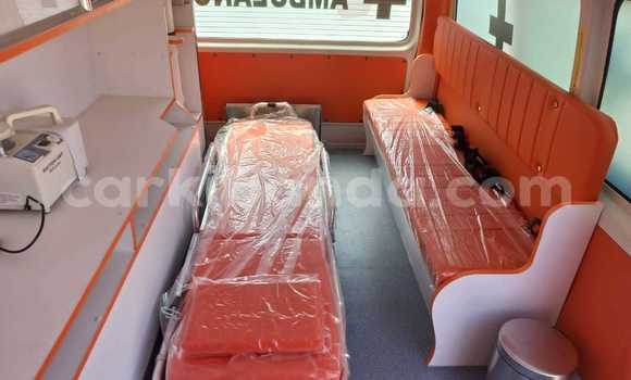 Nunua Ilio tumika Toyota Hiace Nyeupe Gari ndani ya Kampala nchini Uganda Nunua Ilio tumika Toyota Hiace Nyeupe Gari ndani ya Kampala nchini Uganda