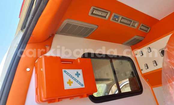 Nunua Ilio tumika Toyota Hiace Nyeupe Gari ndani ya Kampala nchini Uganda Nunua Ilio tumika Toyota Hiace Nyeupe Gari ndani ya Kampala nchini Uganda