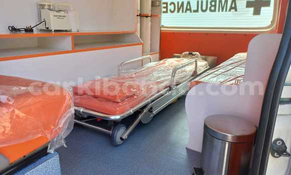 Nunua Ilio tumika Toyota Hiace Nyeupe Gari ndani ya Kampala nchini Uganda Nunua Ilio tumika Toyota Hiace Nyeupe Gari ndani ya Kampala nchini Uganda