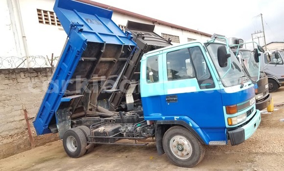 Nunua Ilio tumika Isuzu FTR 850 Nyeupe Lori ndani ya Kampala nchini Uganda Nunua Ilio tumika Isuzu FTR 850 Nyeupe Lori ndani ya Kampala nchini Uganda
