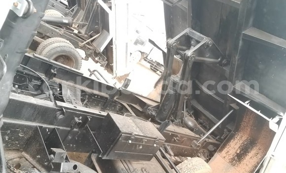 Nunua Ilio tumika Isuzu FTR 850 Nyeupe Lori ndani ya Kampala nchini Uganda Nunua Ilio tumika Isuzu FTR 850 Nyeupe Lori ndani ya Kampala nchini Uganda