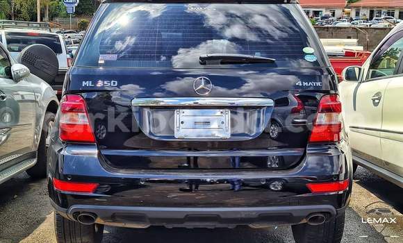 Gura Yakoze Mercedes‒Benz ML–Class Black Imodoka i Kampala mu Uganda Gura Yakoze Mercedes‒Benz ML–Class Black Imodoka i Kampala mu Uganda
