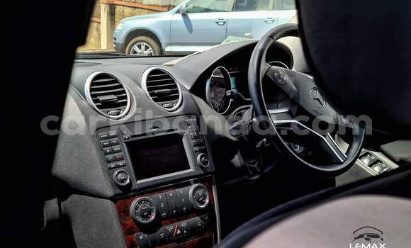 Gura Yakoze Mercedes‒Benz ML–Class Black Imodoka i Kampala mu Uganda Gura Yakoze Mercedes‒Benz ML–Class Black Imodoka i Kampala mu Uganda