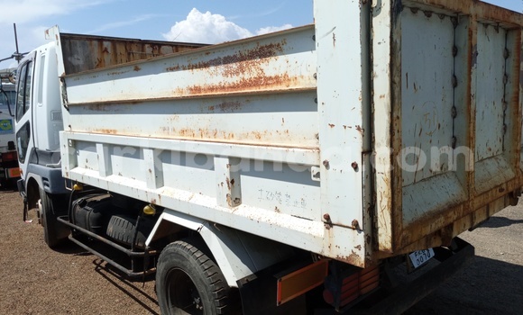 Acheter Import Utilitaire Mitsubishi L400 Blanc à Kampala, Ouganda Acheter Import Utilitaire Mitsubishi L400 Blanc à Kampala, Ouganda