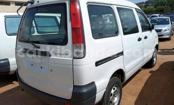 Acheter Occasion Voiture Toyota Hiace Blanc à Kampala, Ouganda Acheter Occasion Voiture Toyota Hiace Blanc à Kampala, Ouganda