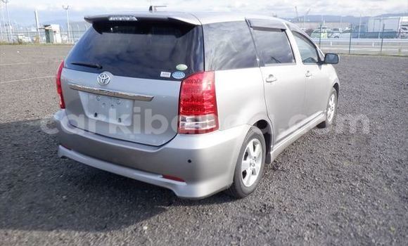 Gura Nshya Toyota Wish Other Imodoka i Kampala mu Uganda Gura Nshya Toyota Wish Other Imodoka i Kampala mu Uganda