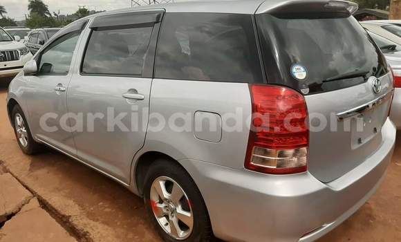 Nunua Ilio tumika Toyota Wish Fedha Gari ndani ya Kampala nchini Uganda Nunua Ilio tumika Toyota Wish Fedha Gari ndani ya Kampala nchini Uganda