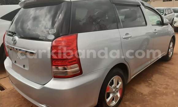 Nunua Ilio tumika Toyota Wish Fedha Gari ndani ya Kampala nchini Uganda Nunua Ilio tumika Toyota Wish Fedha Gari ndani ya Kampala nchini Uganda