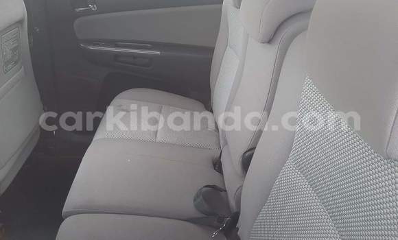 Nunua Ilio tumika Toyota Wish Fedha Gari ndani ya Kampala nchini Uganda Nunua Ilio tumika Toyota Wish Fedha Gari ndani ya Kampala nchini Uganda