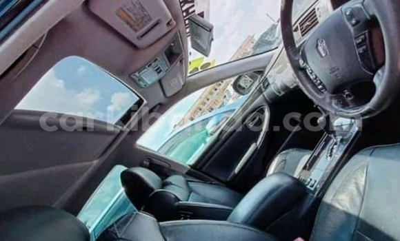 Gura Yakoze Toyota Crown Black Imodoka i Kampala mu Uganda Gura Yakoze Toyota Crown Black Imodoka i Kampala mu Uganda