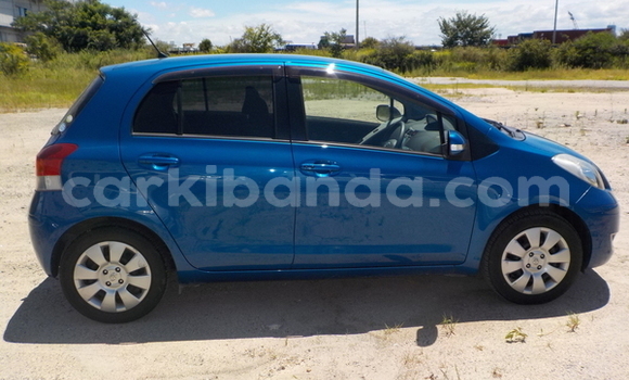 Gura Nshya Toyota Vitz Blue Imodoka i Kampala mu Uganda Gura Nshya Toyota Vitz Blue Imodoka i Kampala mu Uganda