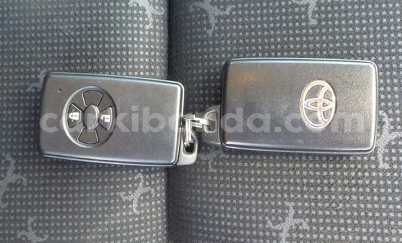 Gura Nshya Toyota Vitz Blue Imodoka i Kampala mu Uganda Gura Nshya Toyota Vitz Blue Imodoka i Kampala mu Uganda