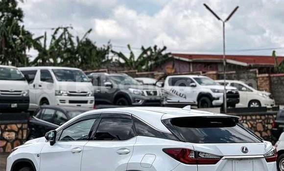 Nunua Ilio tumika Lexus LX 450 Nyeupe Gari ndani ya Kampala nchini Uganda Nunua Ilio tumika Lexus LX 450 Nyeupe Gari ndani ya Kampala nchini Uganda