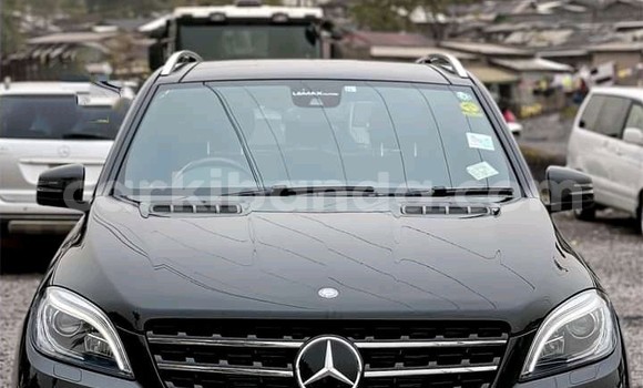 Nunua Ilio tumika Mercedes‒Benz ML–Class Nyeusi Gari ndani ya Kampala nchini Uganda Nunua Ilio tumika Mercedes‒Benz ML–Class Nyeusi Gari ndani ya Kampala nchini Uganda