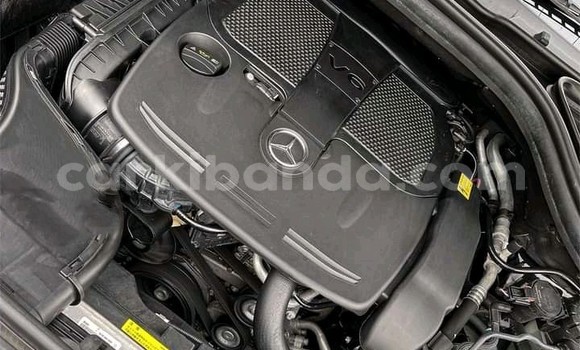 Nunua Ilio tumika Mercedes‒Benz ML–Class Nyeusi Gari ndani ya Kampala nchini Uganda Nunua Ilio tumika Mercedes‒Benz ML–Class Nyeusi Gari ndani ya Kampala nchini Uganda