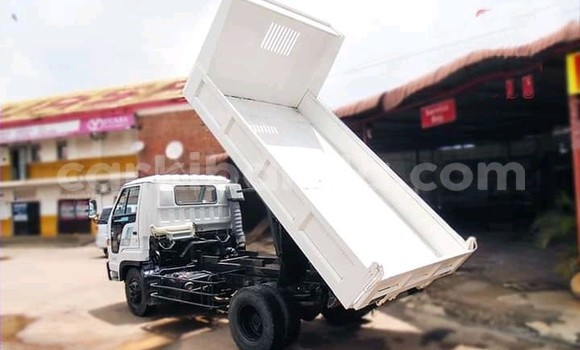 Nunua Ilio tumika Isuzu FTR 850 Nyeupe Lori ndani ya Kampala nchini Uganda Nunua Ilio tumika Isuzu FTR 850 Nyeupe Lori ndani ya Kampala nchini Uganda