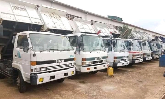 Nunua Ilio tumika Isuzu FTR 850 Nyeupe Lori ndani ya Kampala nchini Uganda Nunua Ilio tumika Isuzu FTR 850 Nyeupe Lori ndani ya Kampala nchini Uganda