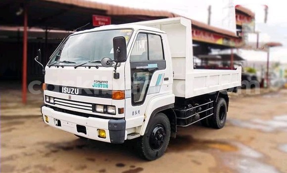 Nunua Ilio tumika Isuzu FTR 850 Nyeupe Lori ndani ya Kampala nchini Uganda Nunua Ilio tumika Isuzu FTR 850 Nyeupe Lori ndani ya Kampala nchini Uganda