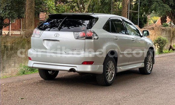 Nunua Ilio tumika Toyota Harrier Fedha Gari ndani ya Kampala nchini Uganda Nunua Ilio tumika Toyota Harrier Fedha Gari ndani ya Kampala nchini Uganda